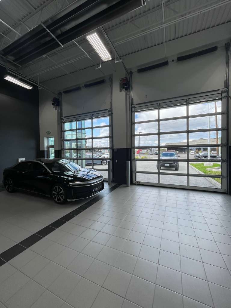 Commercial garage